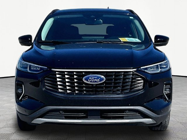 Used 2023 Ford Escape Platinum FWD image 2