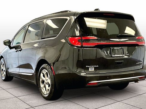 Used 2023 Chrysler Pacifica Limited image 10