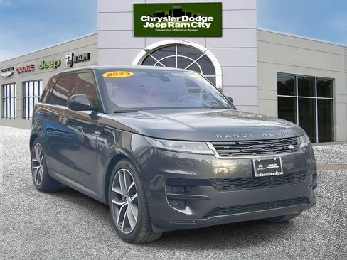 Used 2023 Land Rover Range Rover Sport SE image 4