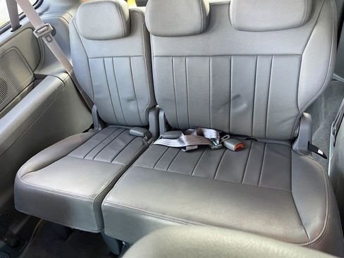 Used 2006 Dodge Grand Caravan SXT w/ Leather Interior Group FWD image 12