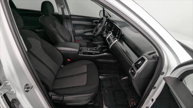 Used 2023 Kia Sorento LX FWD image 29