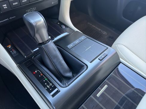 Used 2023 Lexus GX 460 Premium image 14