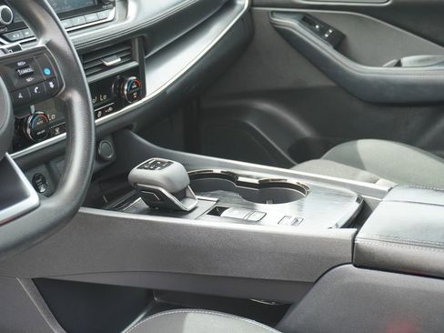 Used 2024 Nissan Rogue SV image 25