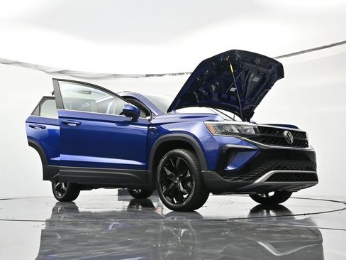 Used 2023 Volkswagen Taos SE image 47