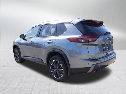 Used 2025 Nissan Rogue SL w/ Tech Package AWD/4WD image 5