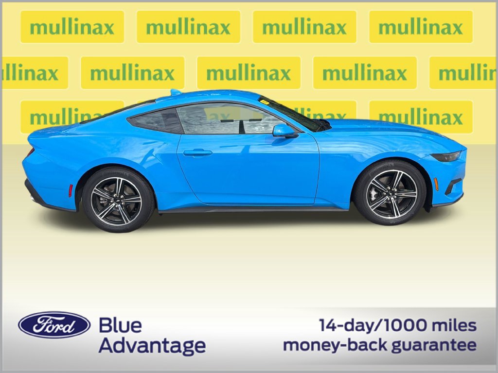 Used 2025 Ford Mustang Coupe RWD image 2