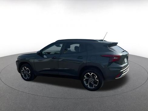 Used 2025 Chevrolet Trax LT w/ LT Convenience Package image 10
