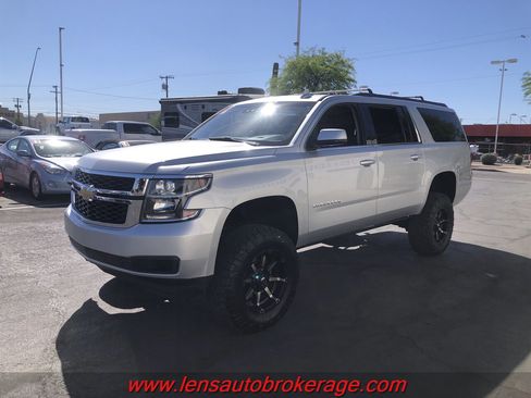 Used 2019 Chevrolet Suburban LT image 4
