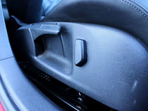 Used 2013 Volkswagen Golf R w/Sunroof & Navi image 25