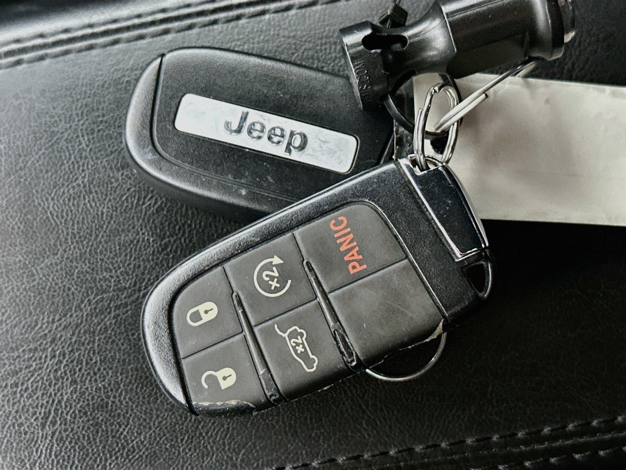 Used 2023 Jeep Compass Latitude w/ Sun and Sound Group AWD/4WD image 25