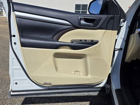 Used 2017 Toyota Highlander XLE image 13