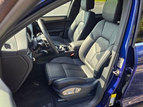 Used 2025 Porsche Macan image 5