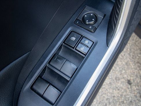 Used 2021 Toyota RAV4 XLE FWD image 11