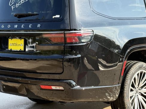 New 2025 Jeep Wagoneer L Series II image 10