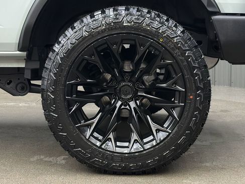 Used 2024 Ford Bronco Outer Banks w/ Sasquatch Package image 12