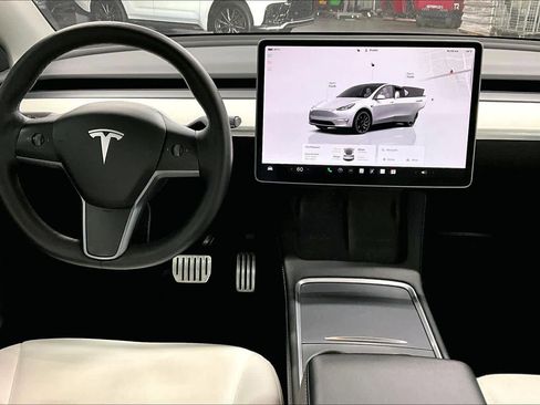 Used 2022 Tesla Model Y Performance image 15