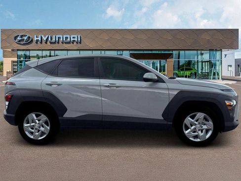 New 2026 Hyundai Kona SE image 9