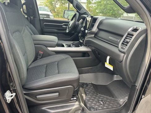 New 2026 RAM 1500 4x4 Crew Cab image 8