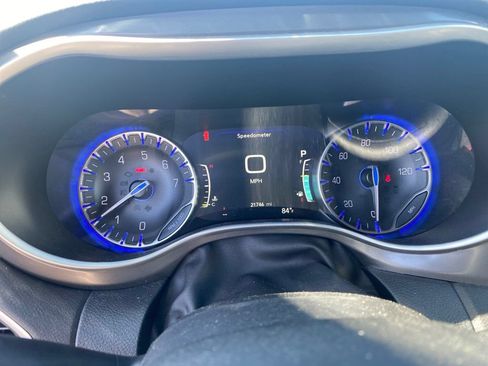 Used 2025 Chrysler Pacifica Select FWD image 11