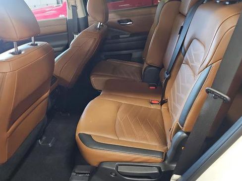 Used 2023 Nissan Pathfinder Platinum w/ Cargo Package image 9