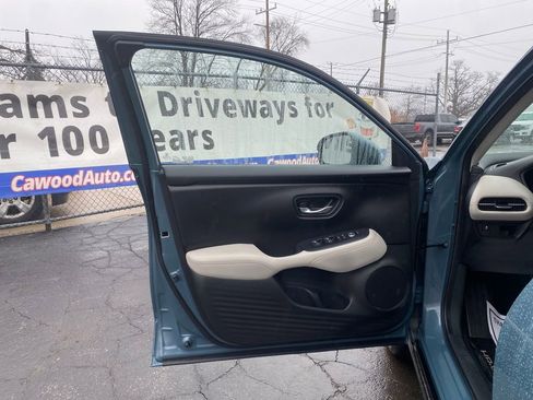 Used 2023 Honda HR-V EX-L image 13