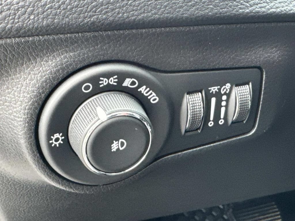 Used 2020 Jeep Compass Latitude AWD/4WD image 29