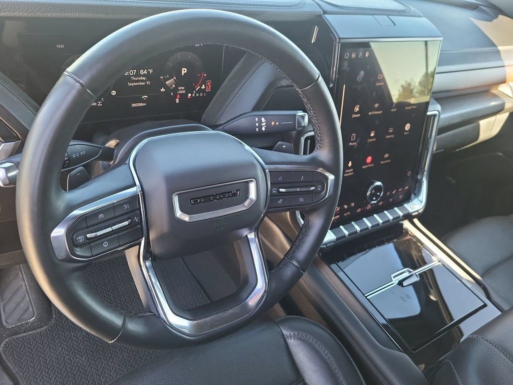 Used 2025 GMC Yukon XL Denali AWD/4WD image 16
