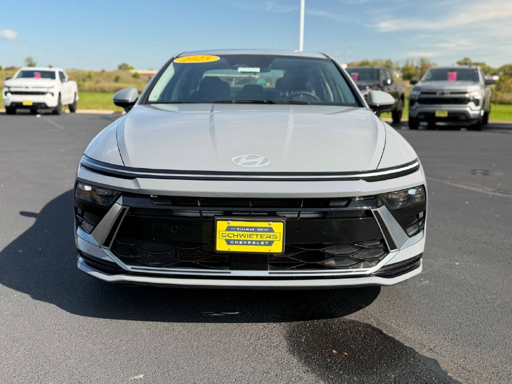 Used 2025 Hyundai Sonata SEL FWD image 2