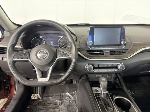 Used 2023 Nissan Altima 2.5 SV image 3