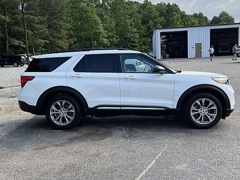 Used 2023 Ford Explorer XLT w/ Equipment Group 202A AWD/4WD image 8