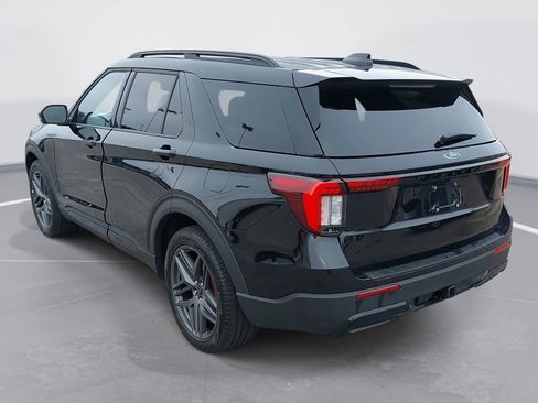 Used 2025 Ford Explorer ST-Line w/ Premium Package image 7