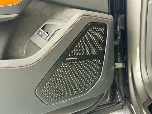 Used 2025 Lamborghini Urus SE image 19