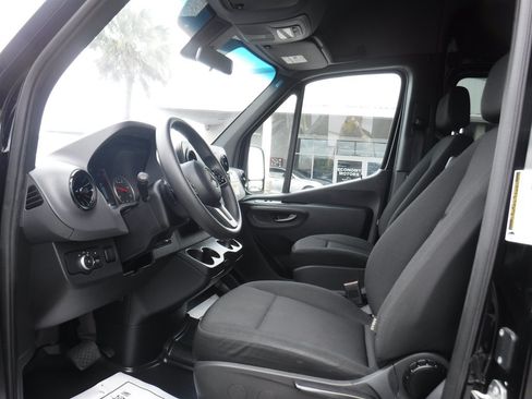Used 2024 Mercedes-Benz Sprinter 2500 image 12