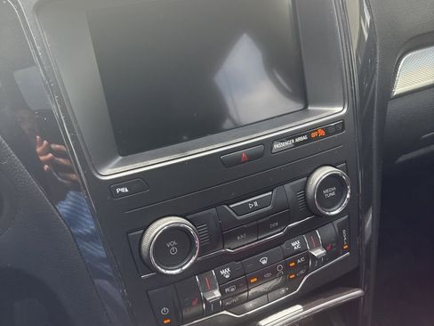 Used 2019 Ford Explorer XLT w/ Equipment Group 202A FWD image 7