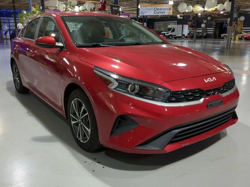 Used 2023 Kia Forte LXS w/ LXS Technology Package FWD image 5