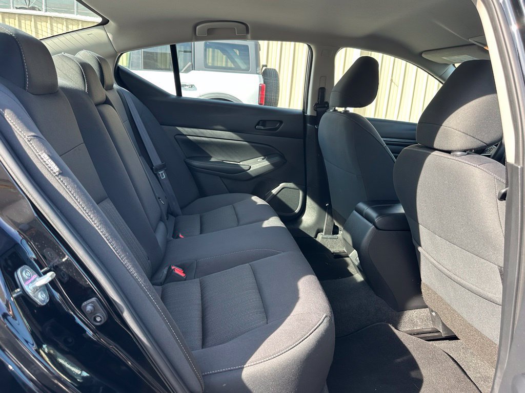 Used 2025 Nissan Altima 2.5 SV FWD image 19