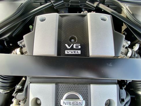 Used 2016 Nissan 370Z Touring image 18