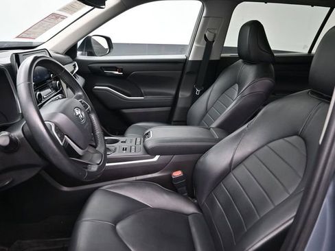 Used 2022 Toyota Highlander XLE image 31