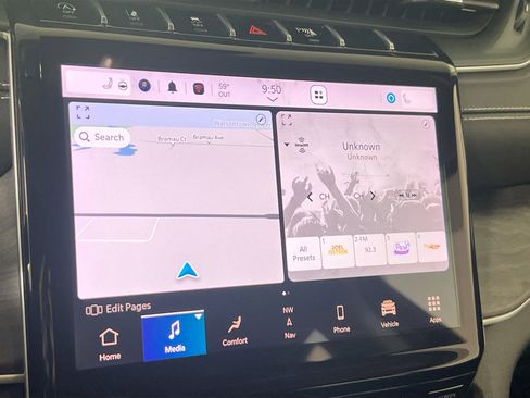 Used 2023 Jeep Grand Cherokee Limited image 14