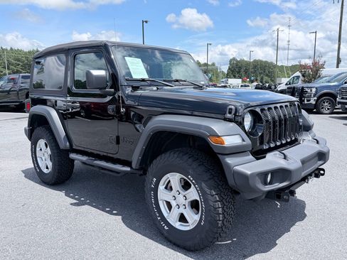 Used 2023 Jeep Wrangler Sport AWD/4WD image 2