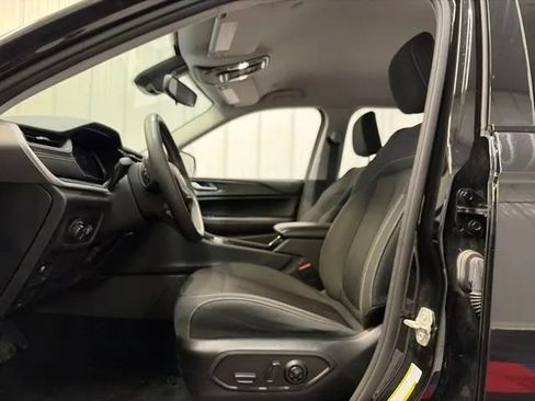 Used 2023 Jeep Grand Cherokee Laredo AWD/4WD image 12