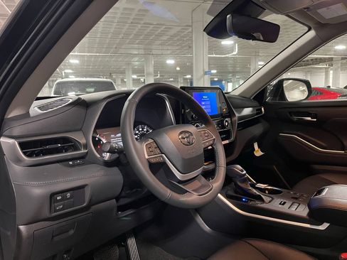 New 2026 Toyota Highlander XLE AWD/4WD image 17