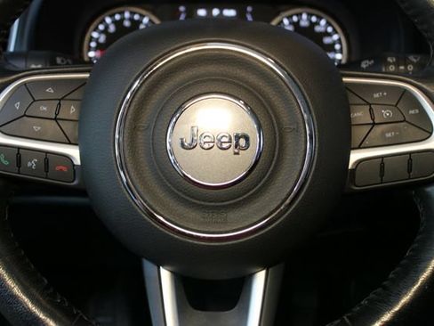 Used 2018 Jeep Renegade Latitude w/ Cold Weather Group AWD/4WD image 18