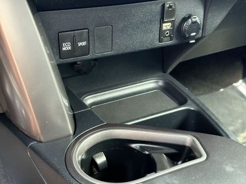 Used 2018 Toyota RAV4 LE w/ All Weather Liner Package AWD/4WD image 31