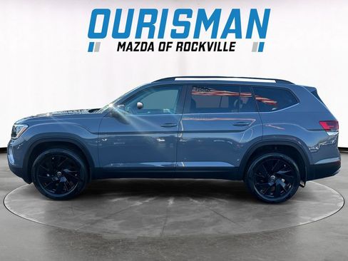 Used 2025 Volkswagen Atlas SE w/ Black Wheel Package image 3