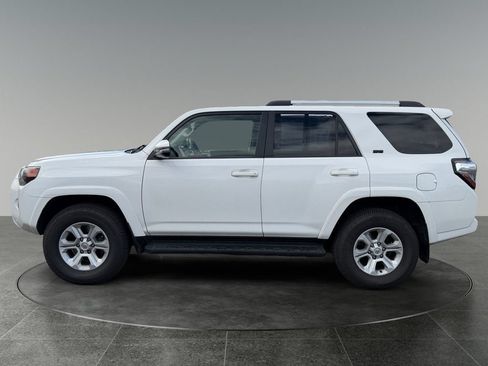 Used 2022 Toyota 4Runner SR5 Premium w/ Moonroof Package AWD/4WD image 5