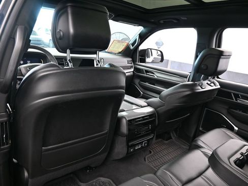 Used 2022 Jeep Wagoneer Series II image 37