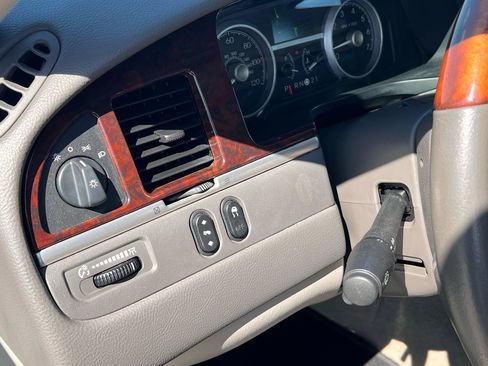 Used 2006 Lincoln Town Car Signature RWD image 64