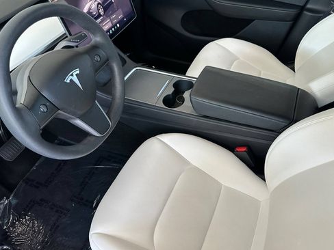 Used 2024 Tesla Model Y Long Range AWD/4WD image 10