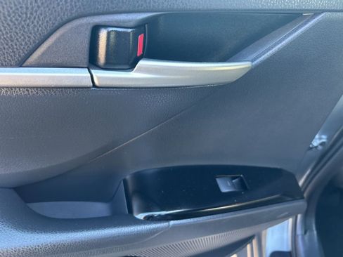 Used 2025 Toyota Camry SE FWD image 16